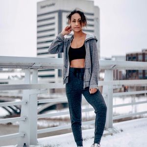 Meet your Posher, Danielle. Measurements listed!